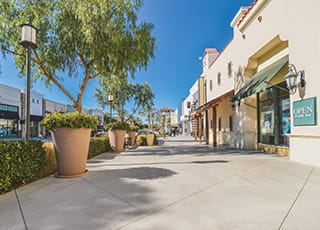 Outdoor retail storefront area